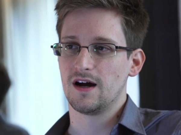 Daawo: Edward Snowden Ninkii Fashiliyey Barnaamijyada Muslimiinta Jaajuusa Ee CIA Iyo FBI Oo Iska Dhiibay Wadanka China.